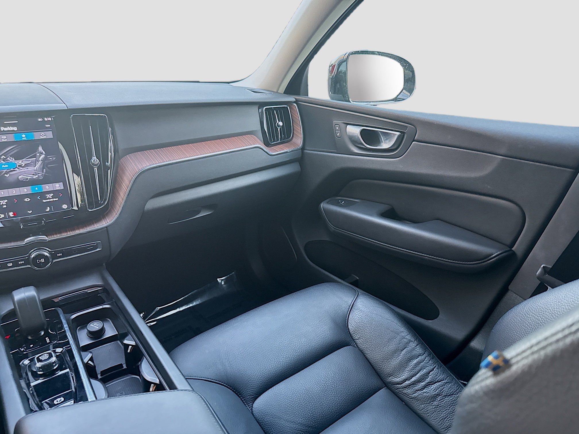 Used 2024 Volvo XC60 B5 Plus image 21