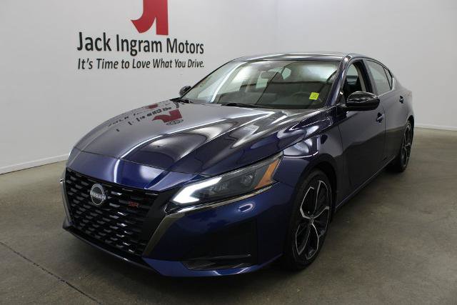 Certified 2023 Nissan Altima 2.5 SR w/ SR Premium Package FWD image 2