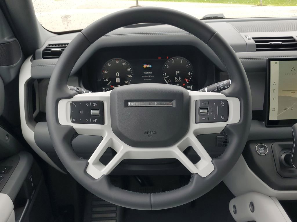 Used 2025 Land Rover Defender 130 X-Dynamic SE image 35