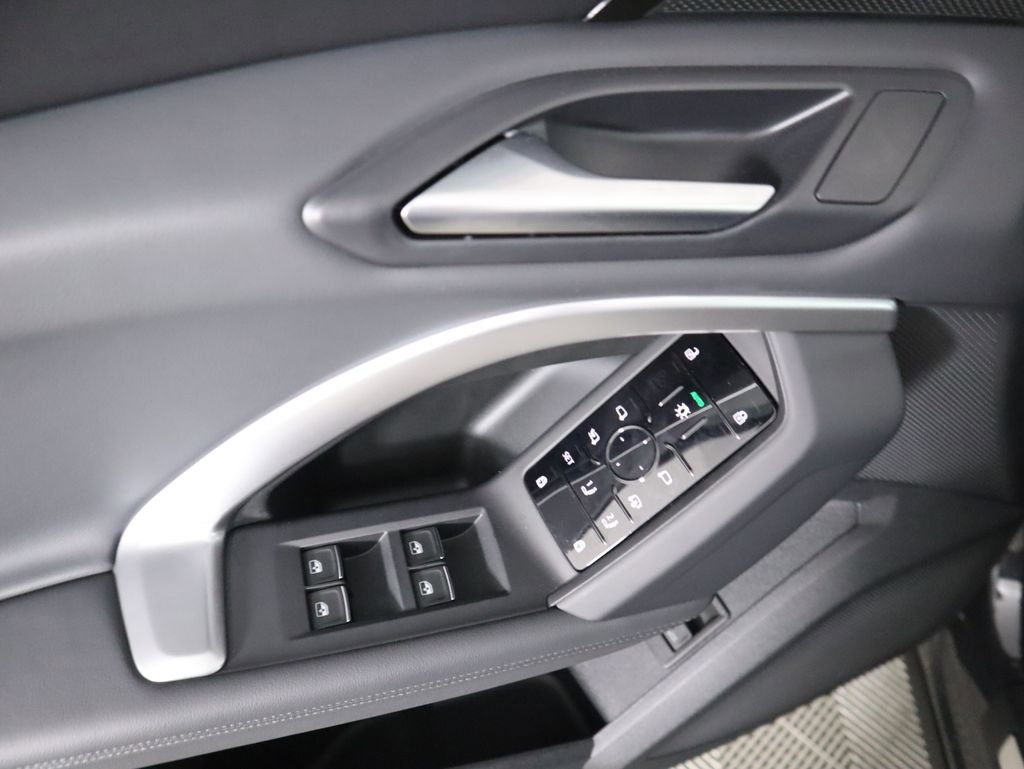 Used 2025 Audi Q5 Premium w/ Convenience Package image 26