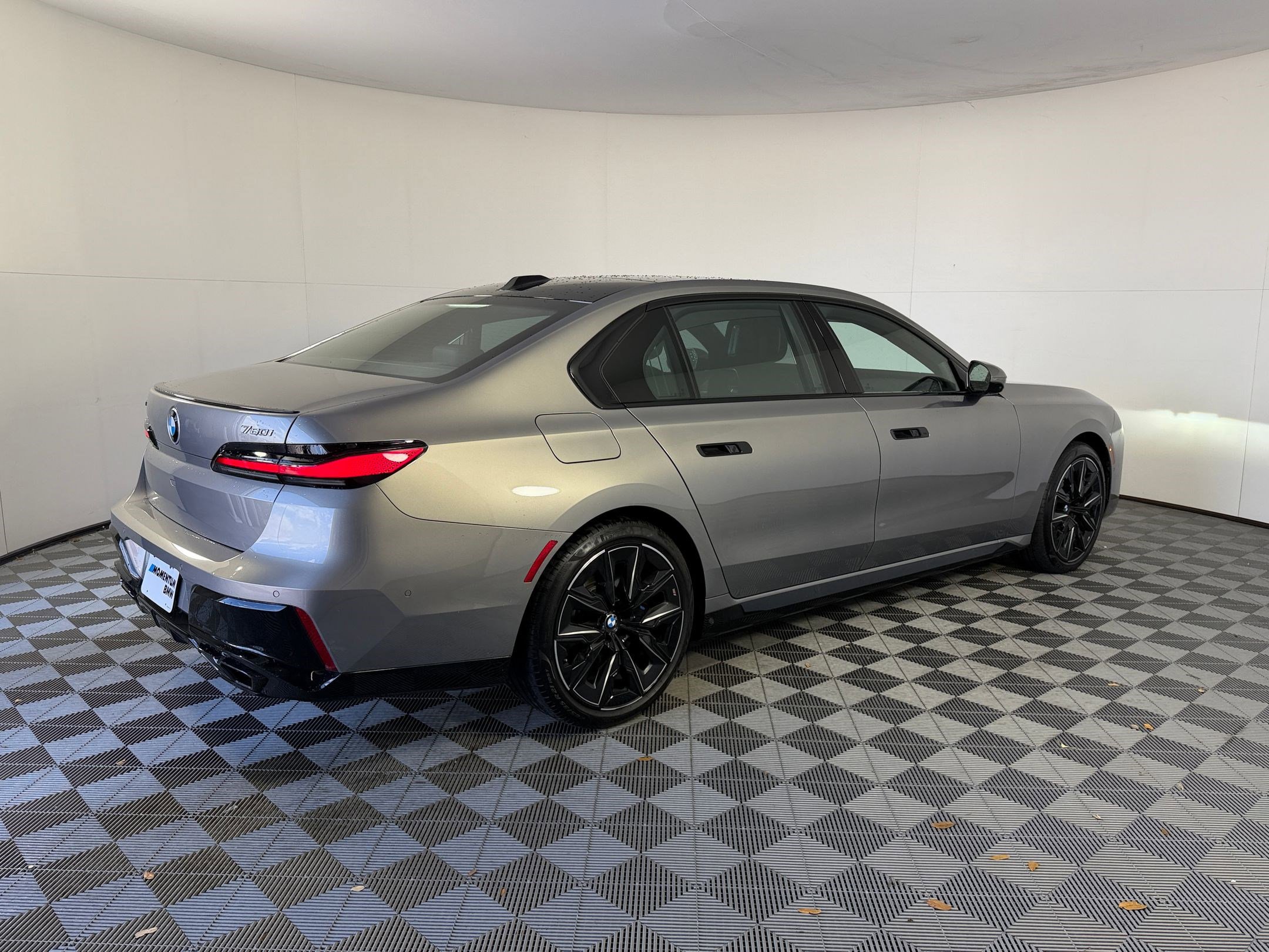 Certified 2024 BMW 760i xDrive w/ Executive Package AWD/4WD image 9