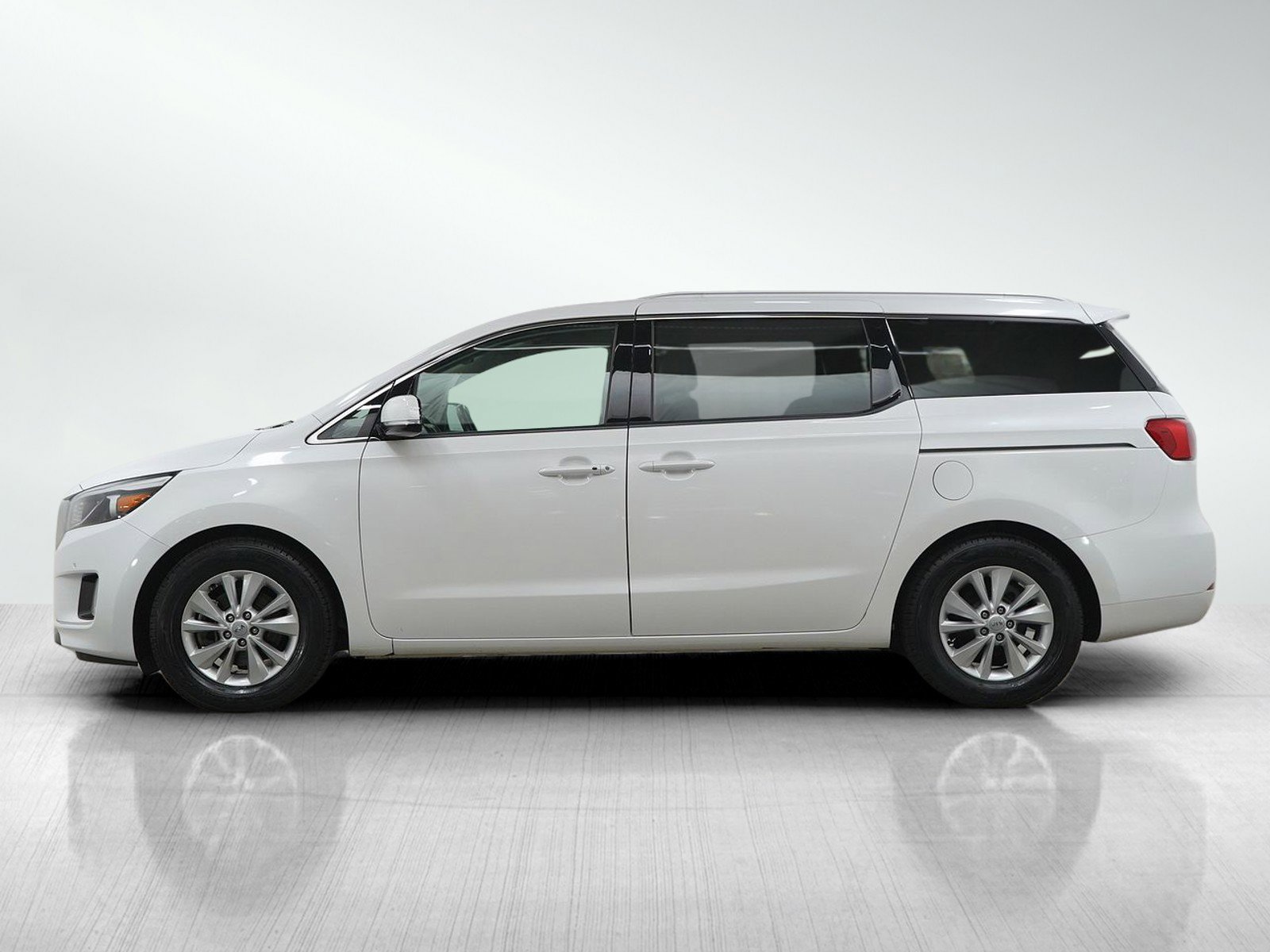 Used 2018 Kia Sedona EX image 2