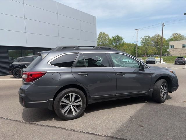 Used 2018 Subaru Outback 2.5i Limited AWD/4WD image 3