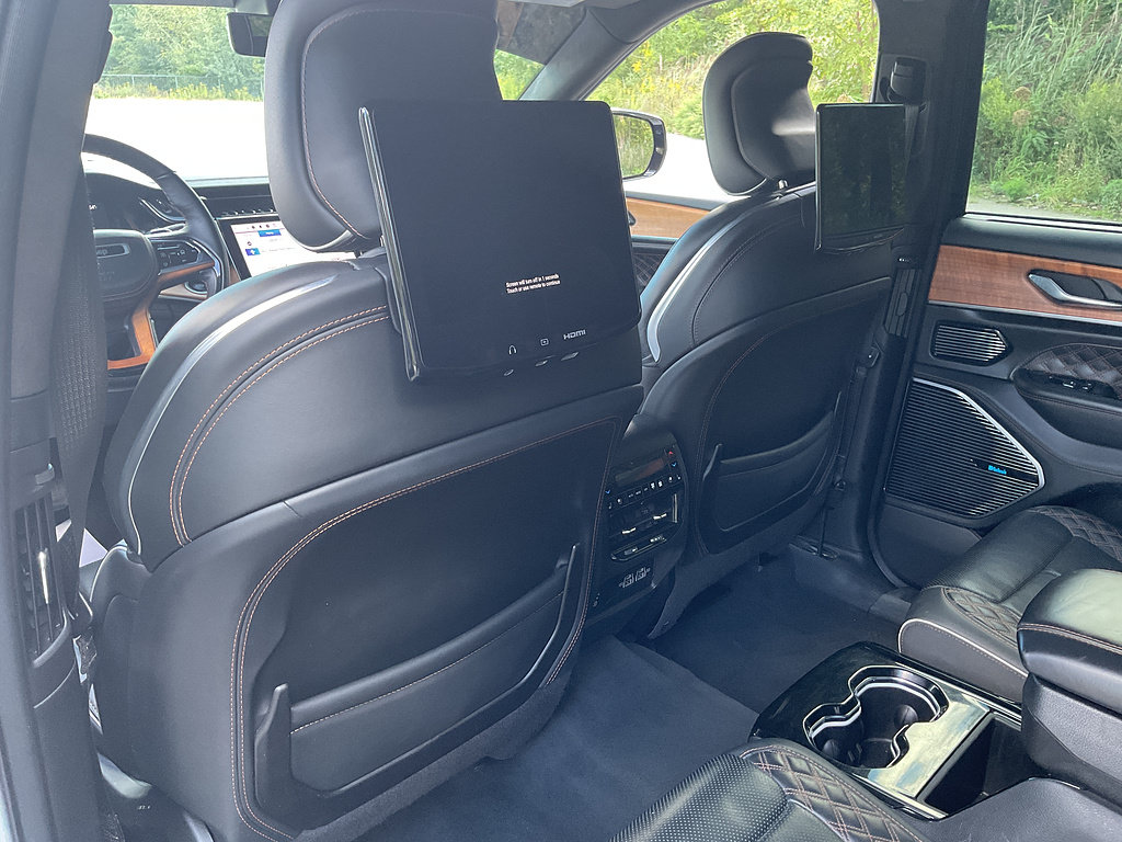 Used 2023 Jeep Grand Cherokee L Summit AWD/4WD image 13