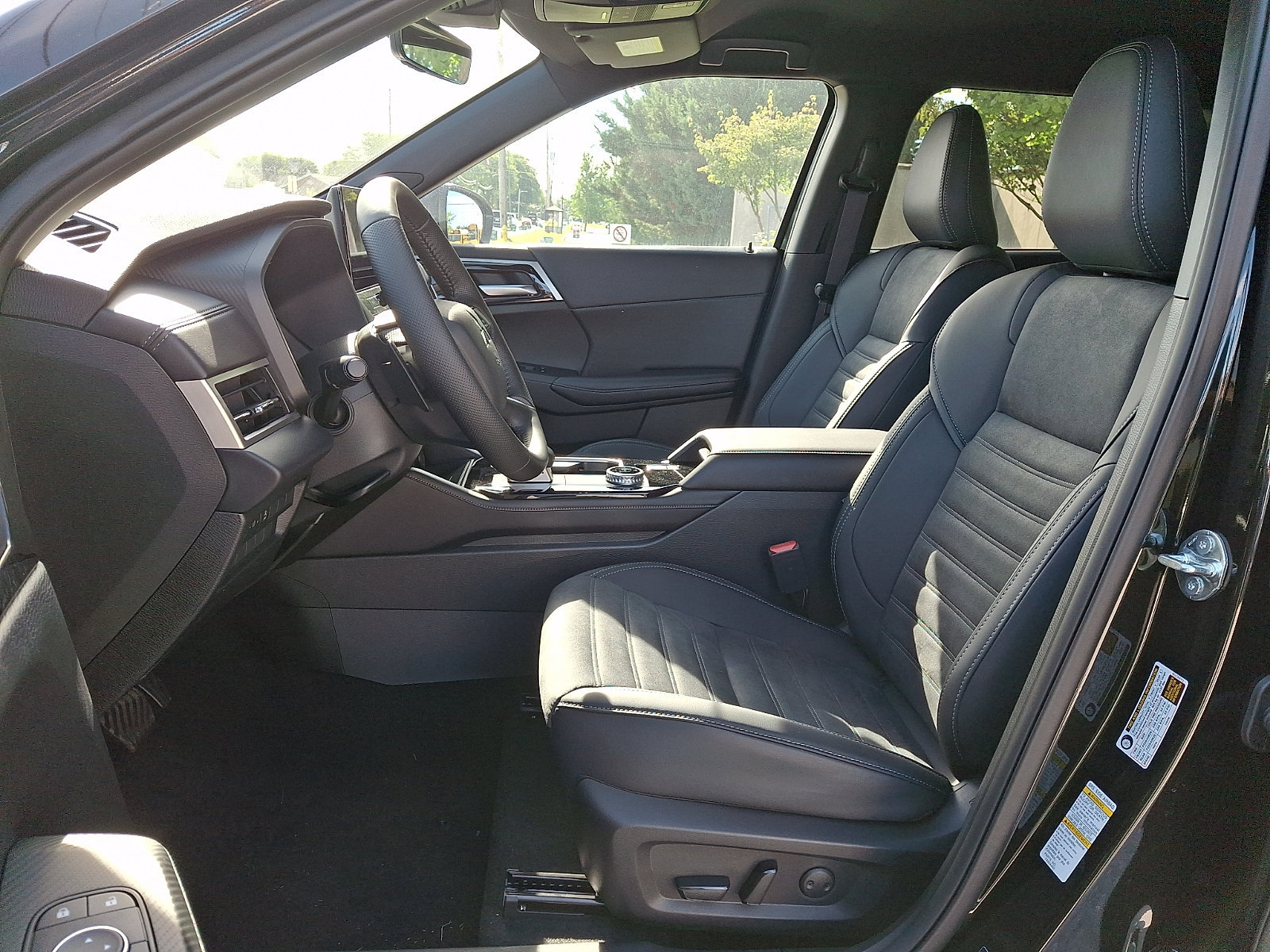 New 2026 Mitsubishi Outlander LE AWD/4WD image 12