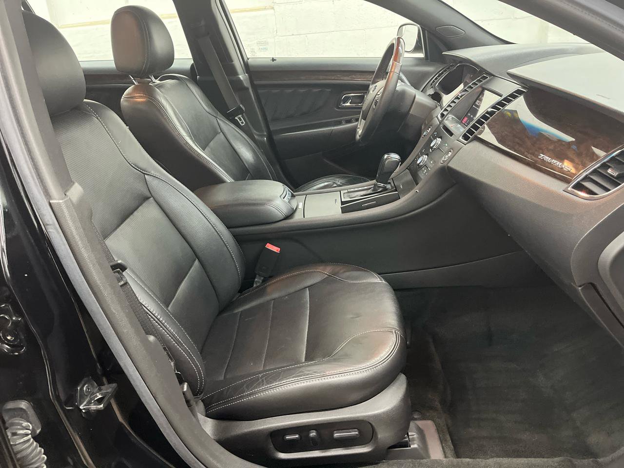 Used 2016 Ford Taurus Limited FWD image 13