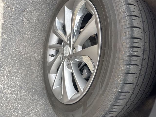 Used 2023 Buick Encore GX Essence w/ Experience Buick Package image 3