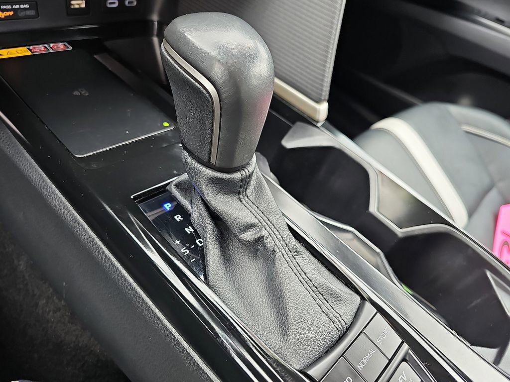 Used 2025 Toyota Camry SE image 15