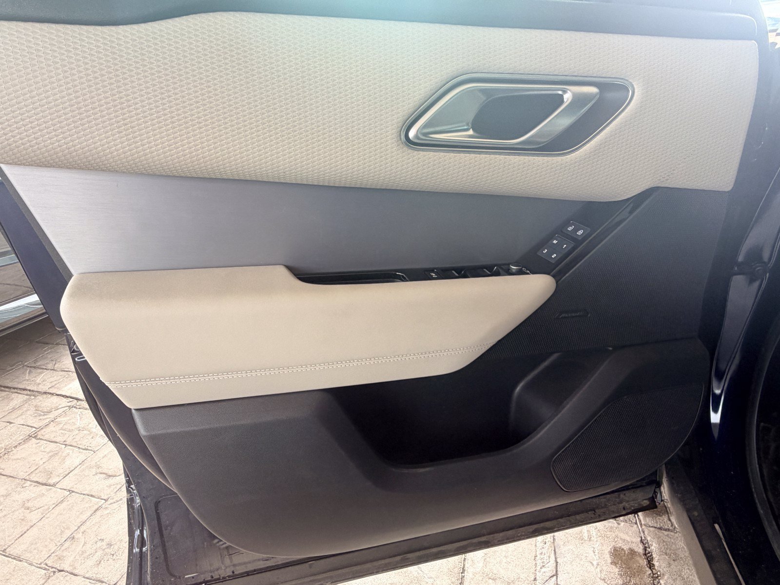 Used 2023 Land Rover Range Rover Velar R-Dynamic S AWD/4WD image 17