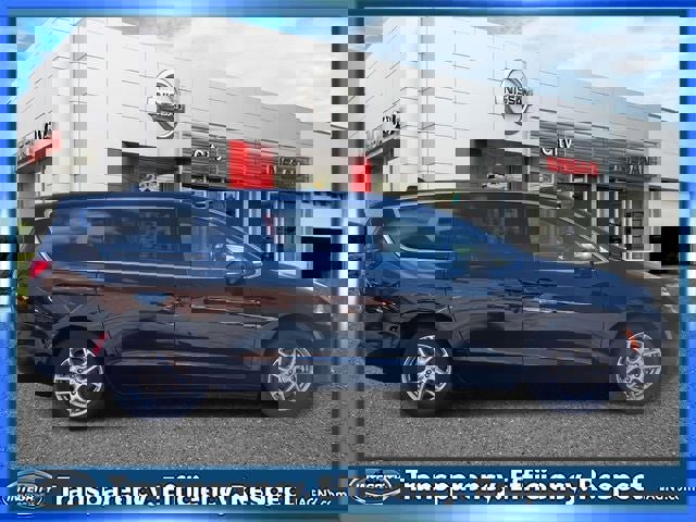 Used 2025 Chrysler Pacifica Select image 5