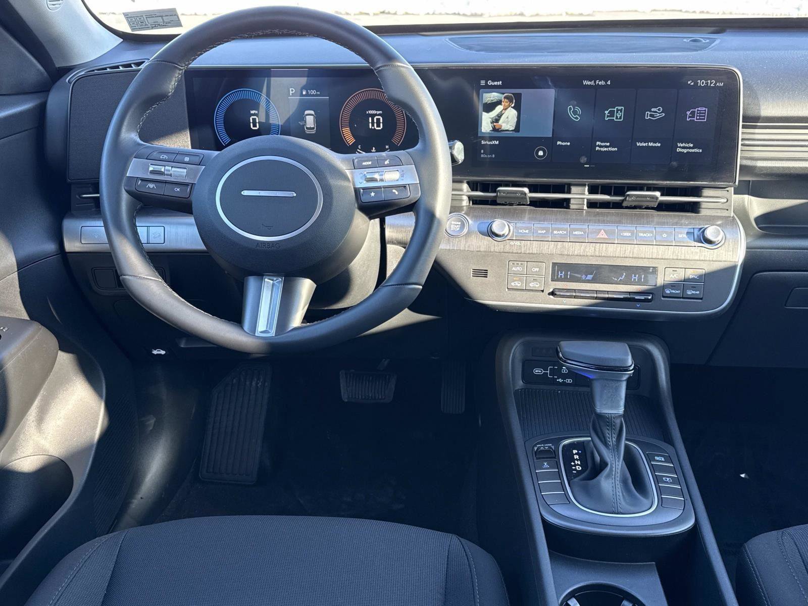 Used 2025 Hyundai Kona SEL image 2