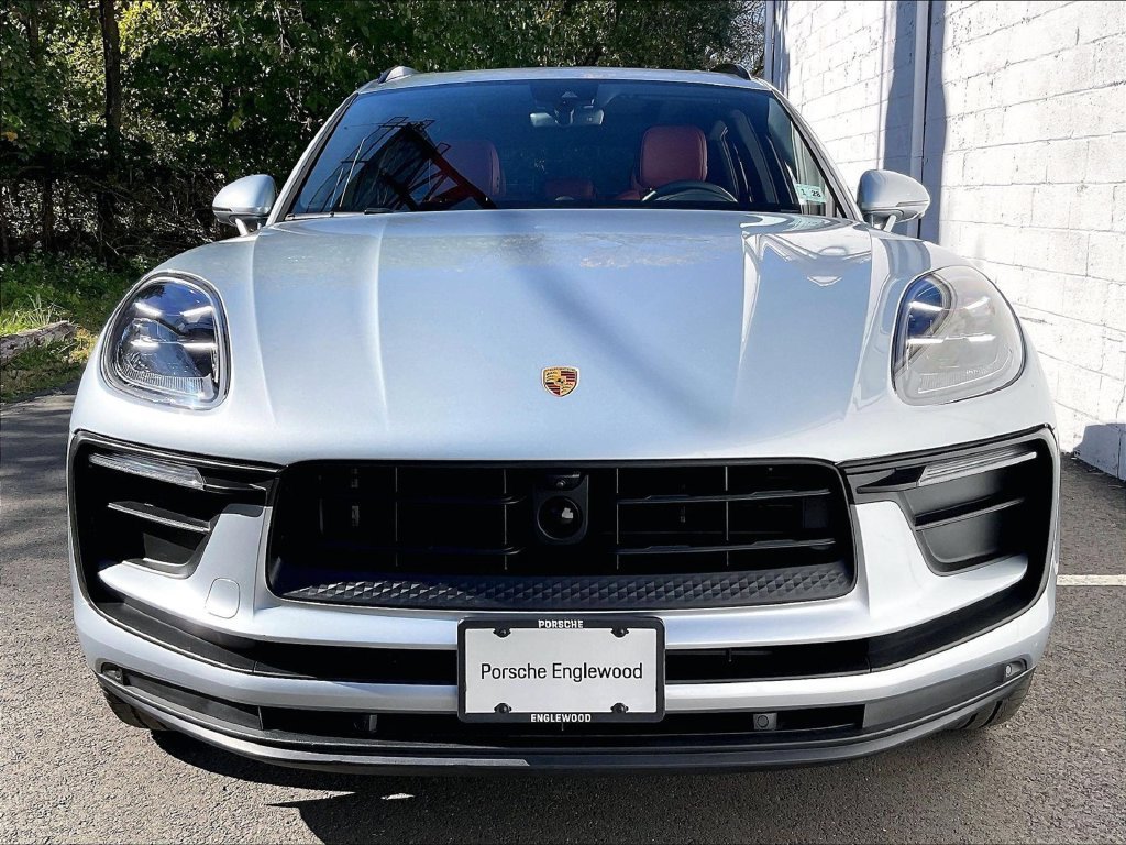 Certified 2023 Porsche Macan AWD/4WD image 8