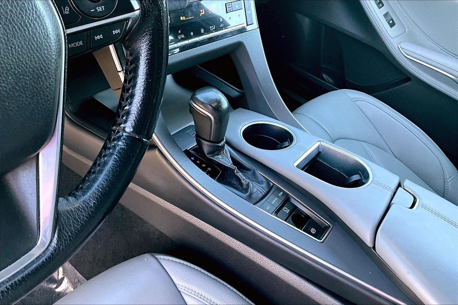 Used 2019 Toyota Avalon XLE w/ Moonroof Package FWD image 16