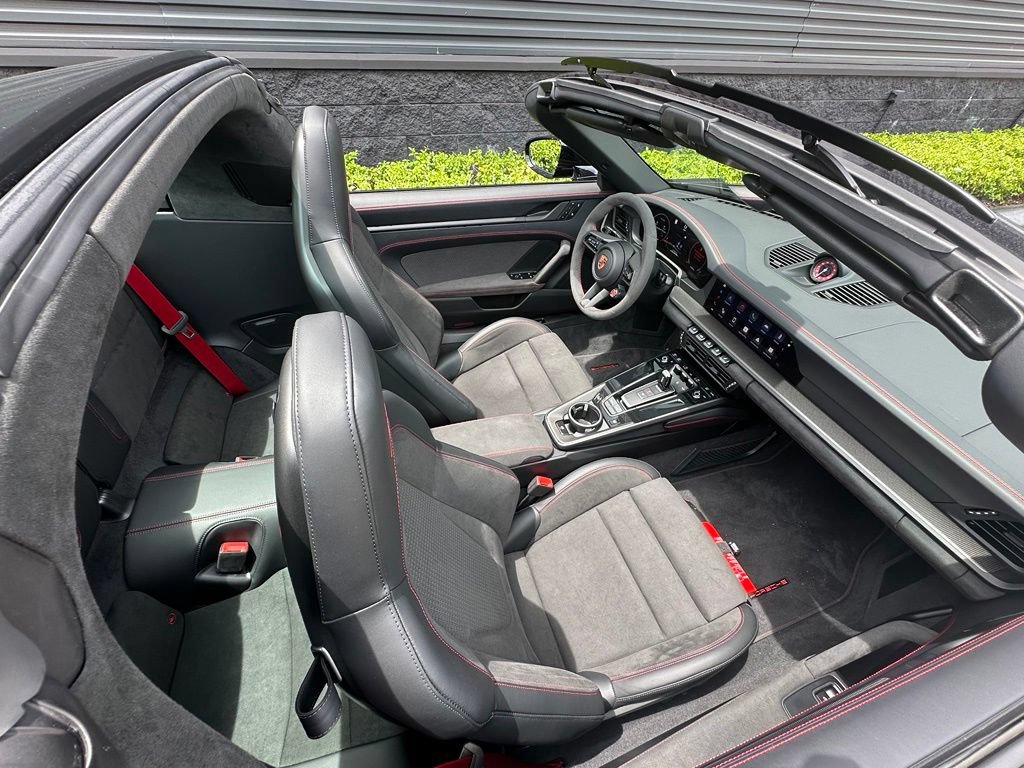 Certified 2026 Porsche 911 Targa 4 GTS AWD/4WD image 13