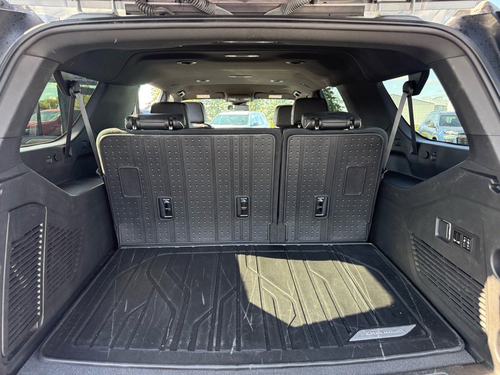 Used 2023 Chevrolet Suburban Premier image 13
