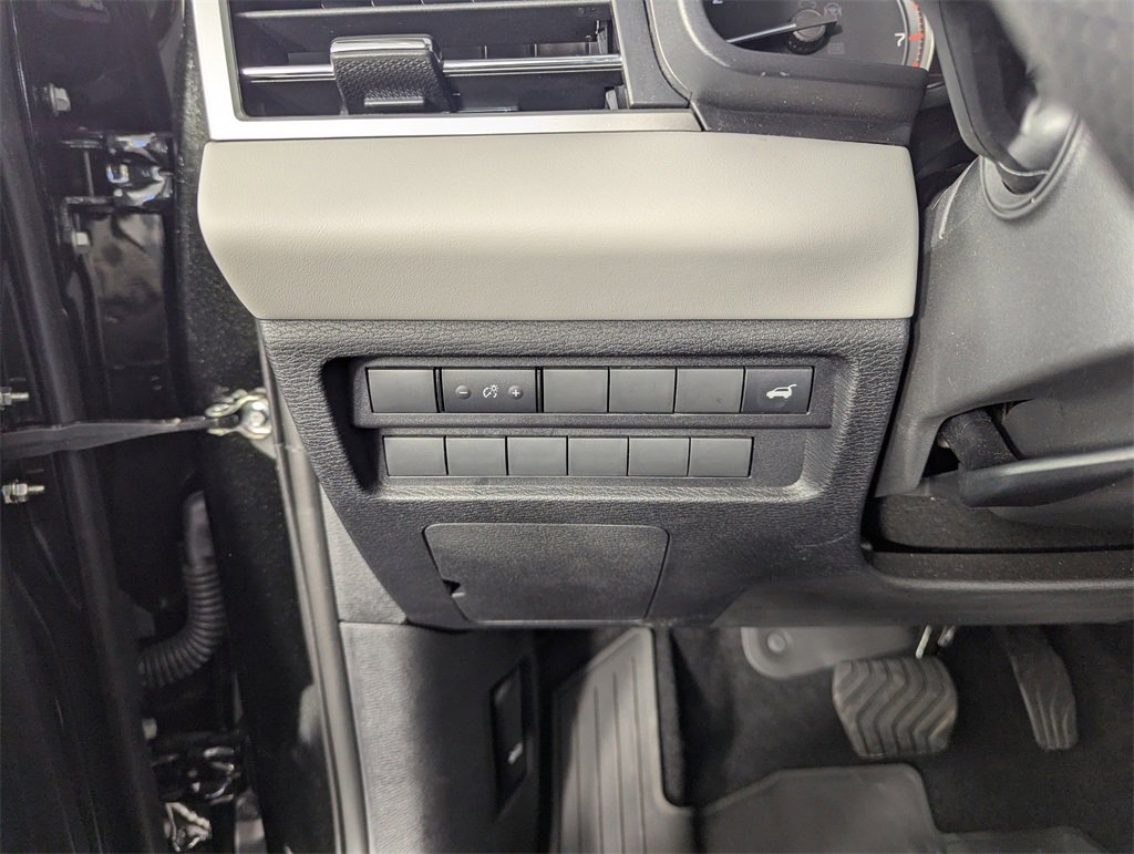 Used 2025 Mitsubishi Outlander SE image 20