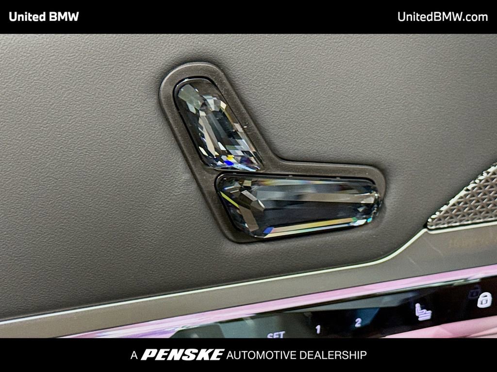 New 2026 BMW 750e xDrive w/ Premium Package AWD/4WD image 4