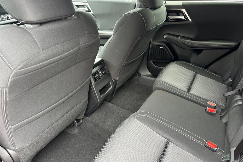 New 2025 Mitsubishi Outlander ES image 13