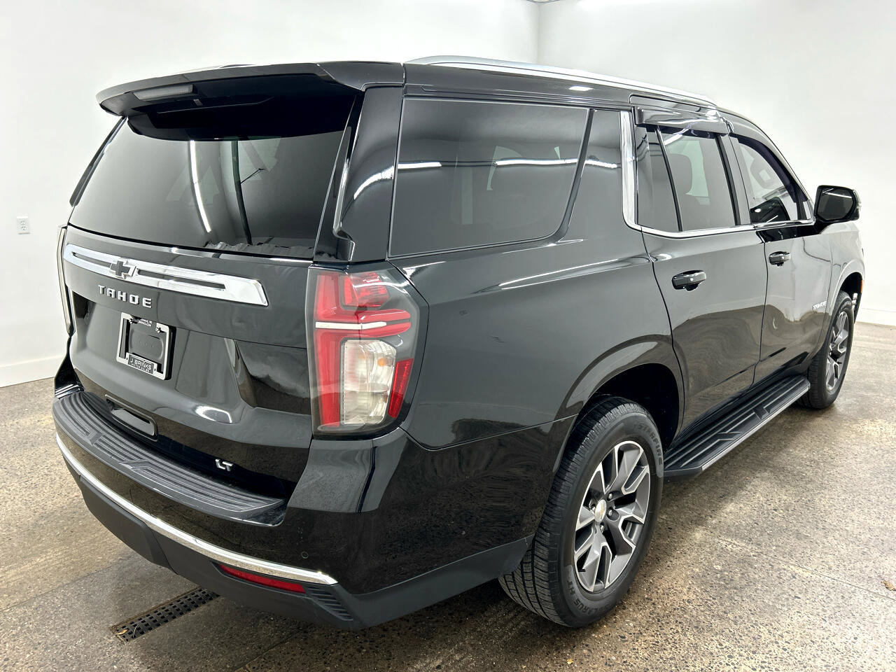 Used 2022 Chevrolet Tahoe LT w/ Luxury Package image 6