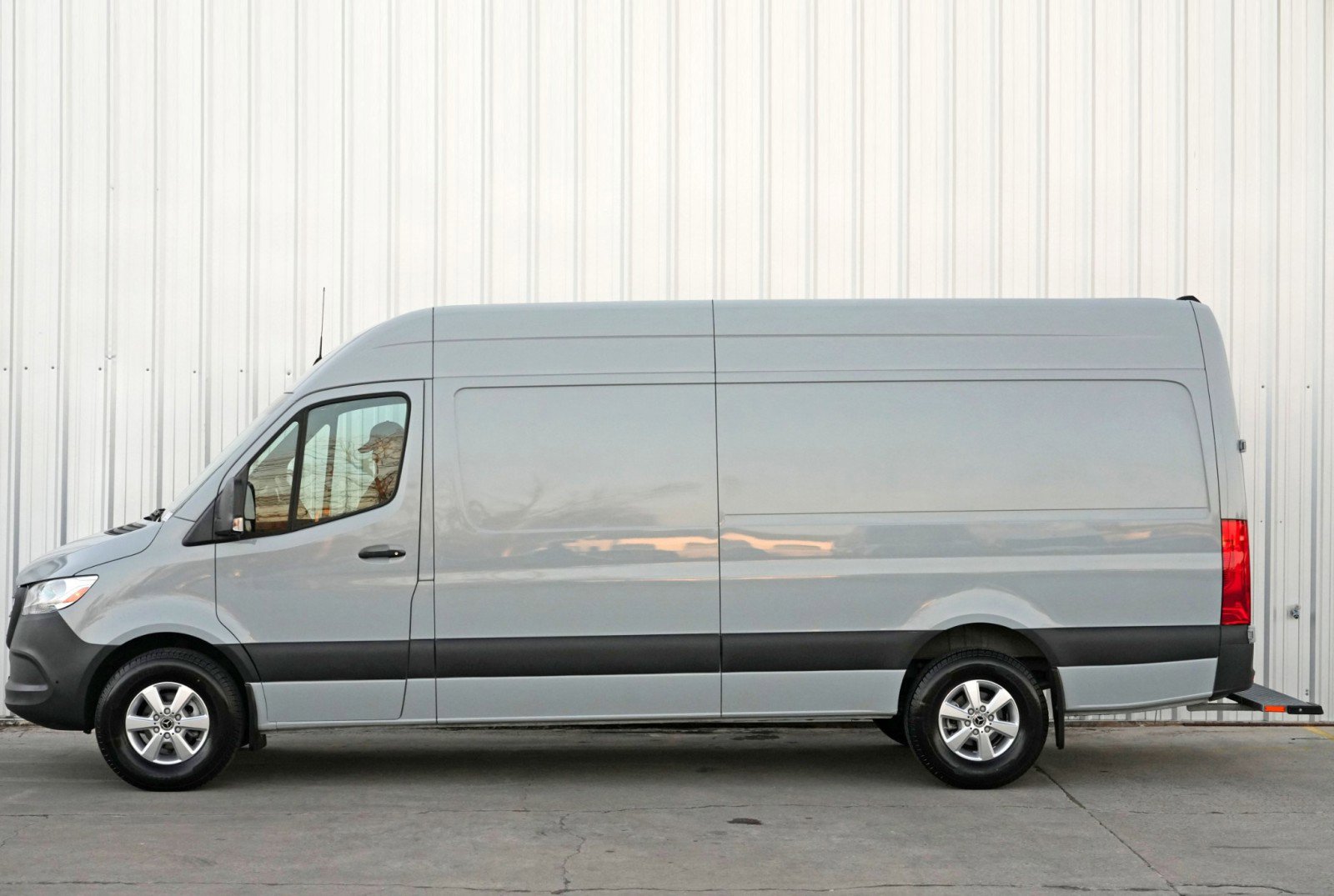 Used 2023 Mercedes-Benz Sprinter 2500 w/ Acoustic Package image 38