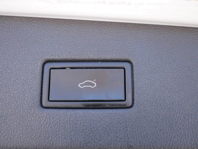 Used 2022 Volkswagen Tiguan SE w/ Panoramic Sunroof Package image 11