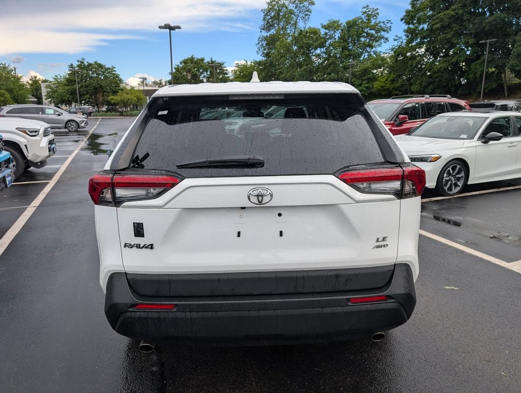 Certified 2024 Toyota RAV4 LE AWD/4WD image 7