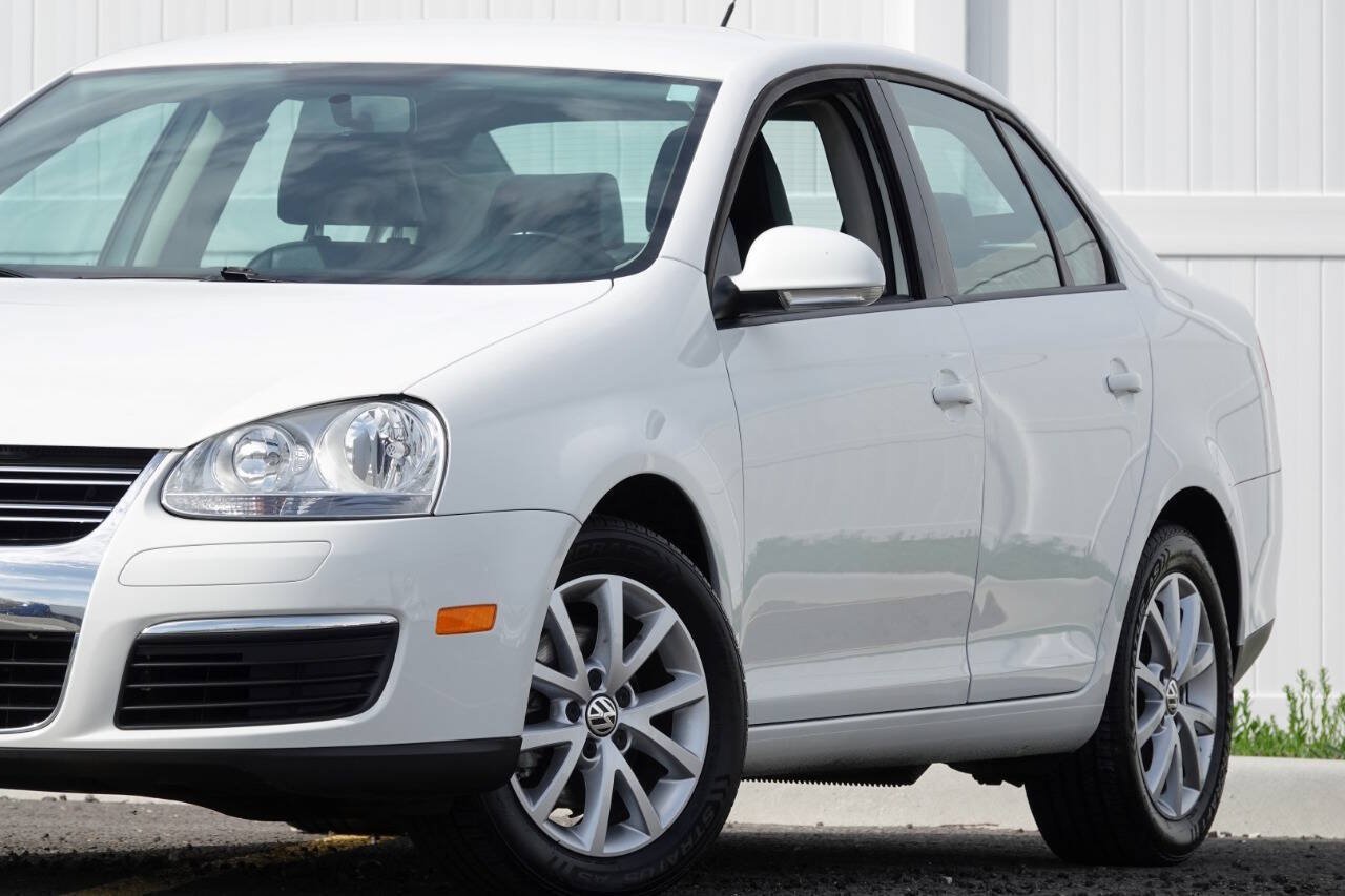 Used 2010 Volkswagen Jetta Limited Edition FWD image 11