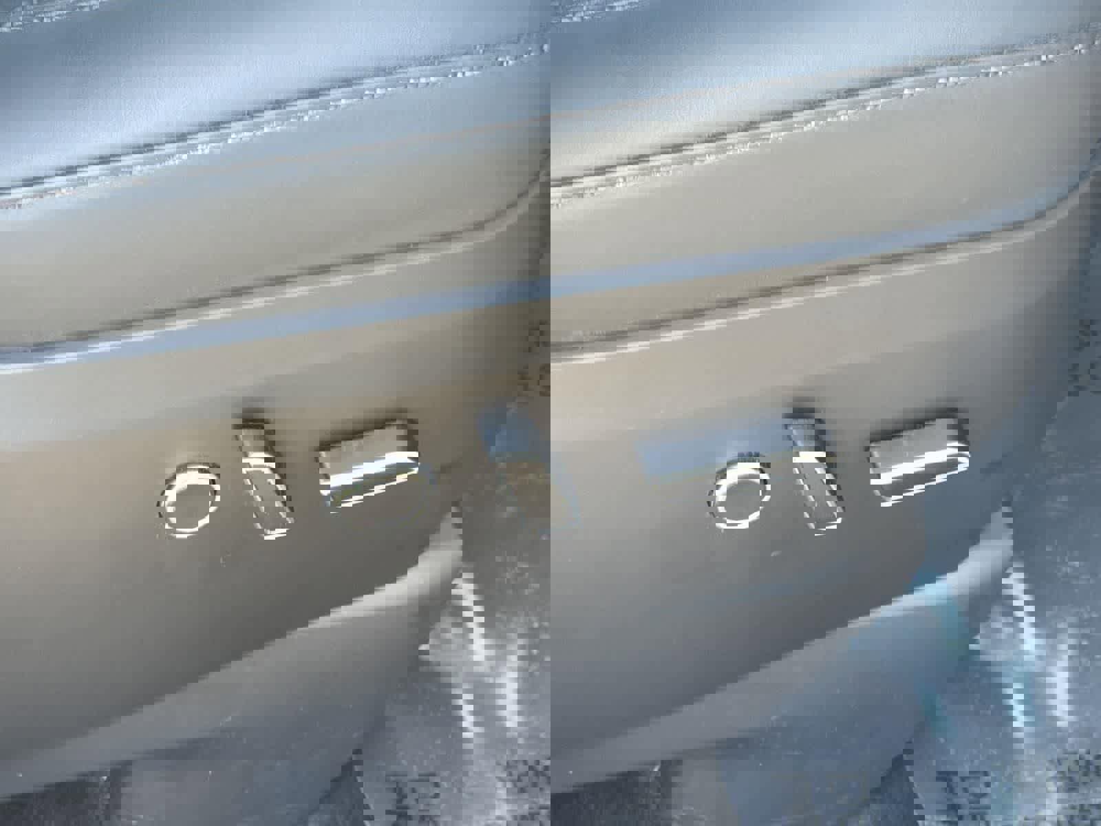 Used 2025 Tesla Model X image 35