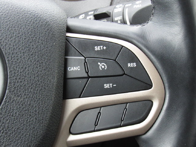 Used 2018 Jeep Cherokee Limited FWD image 25