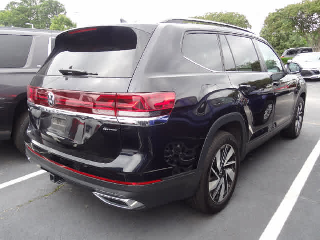 Used 2025 Volkswagen Atlas SE AWD/4WD image 4