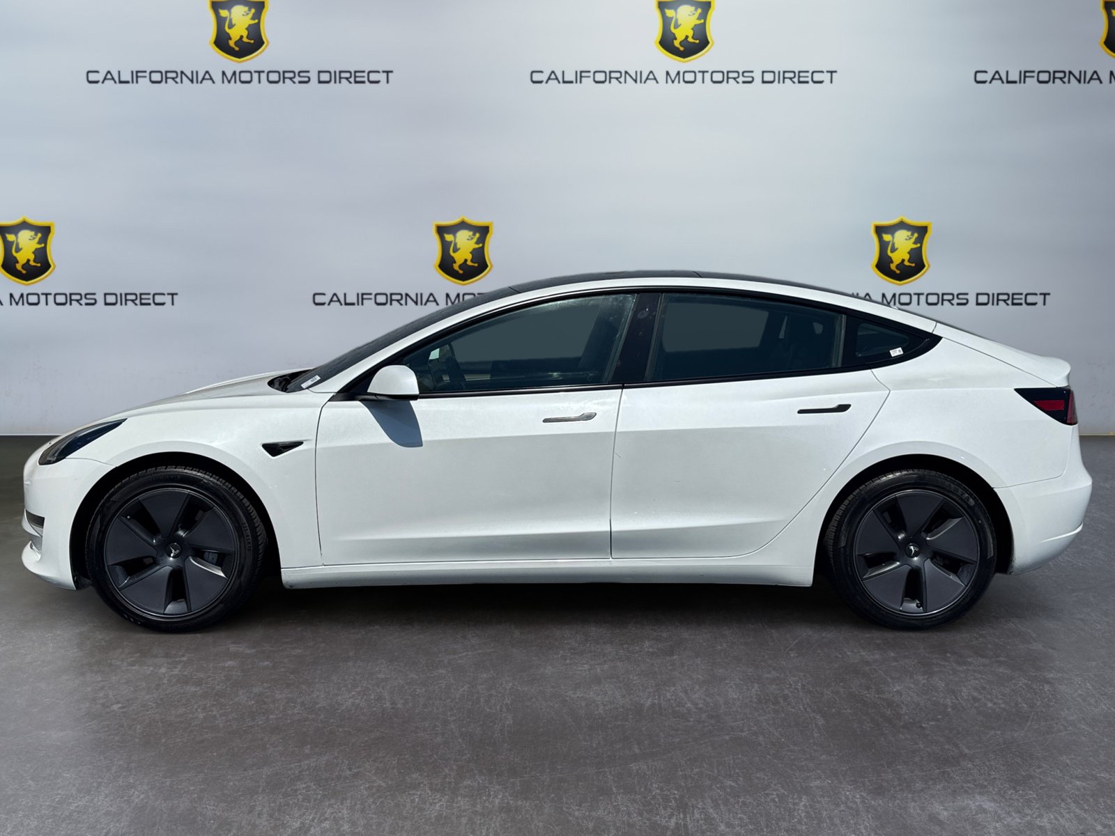 Used 2023 Tesla Model 3 Standard Range RWD image 2