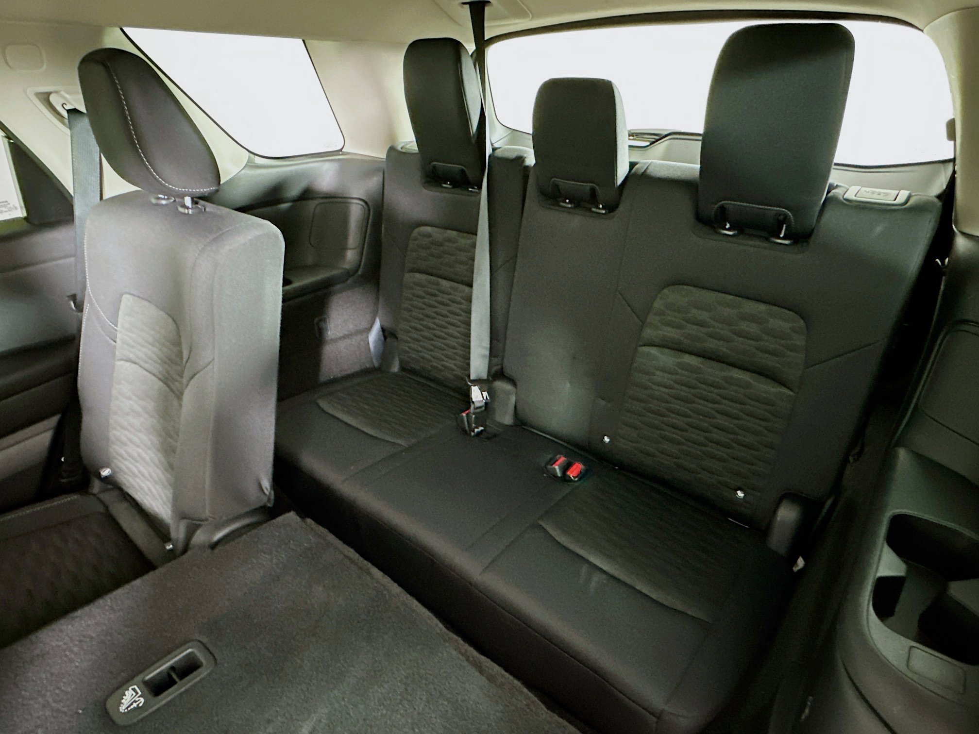 Used 2025 Nissan Pathfinder SV image 28