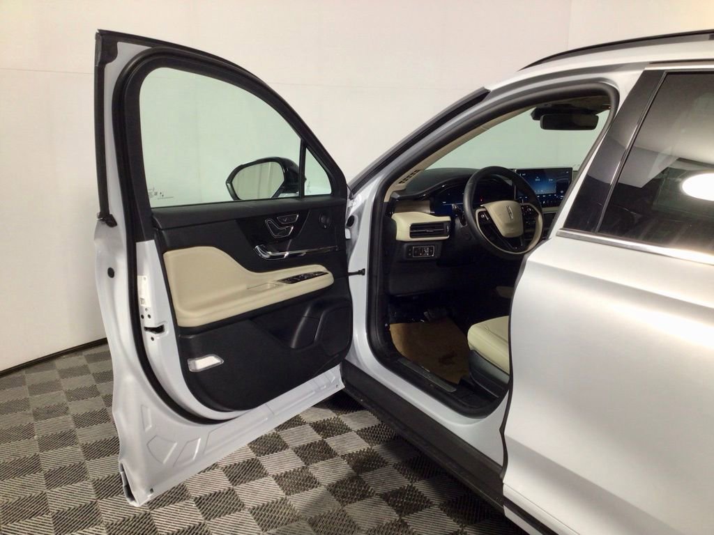 New 2026 Lincoln Corsair Grand Touring image 17