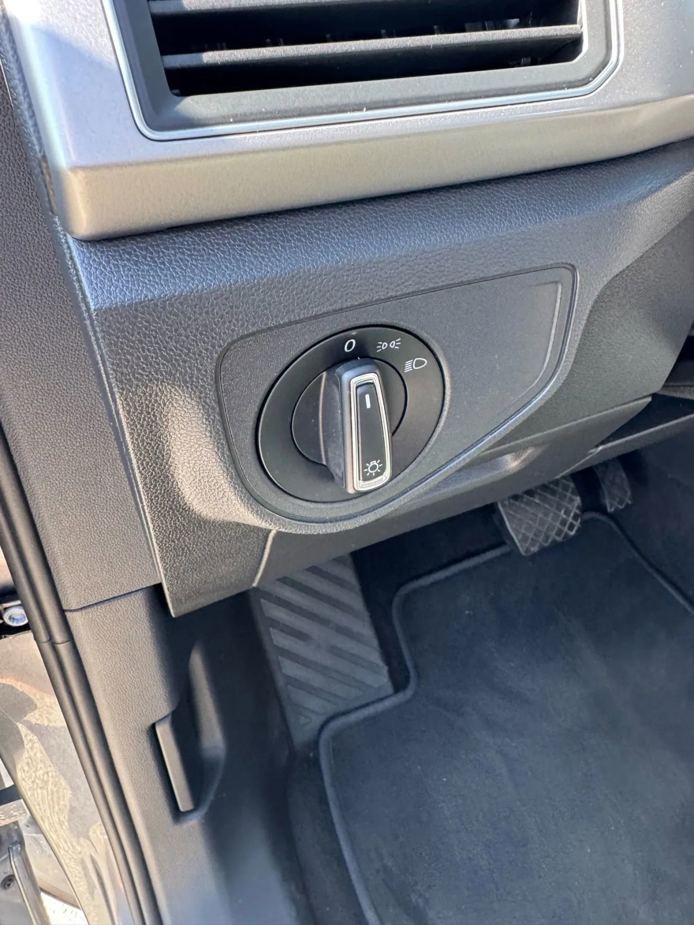 Used 2018 Volkswagen Atlas S image 25