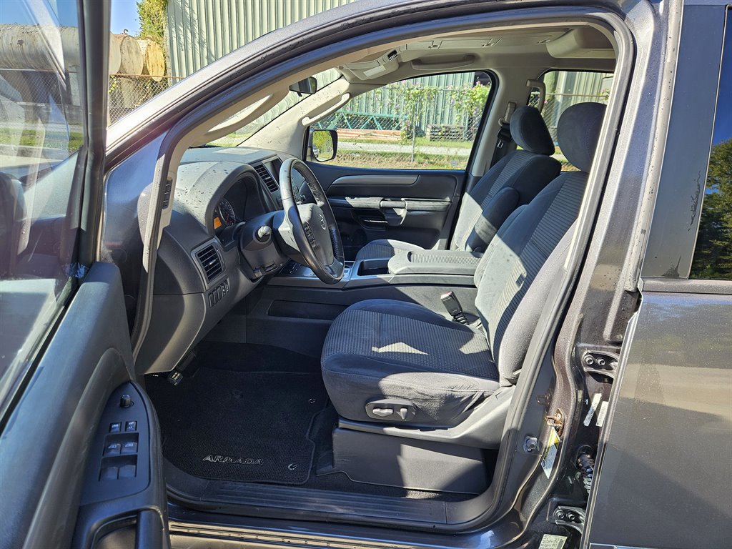 Used 2011 Nissan Armada SV image 6