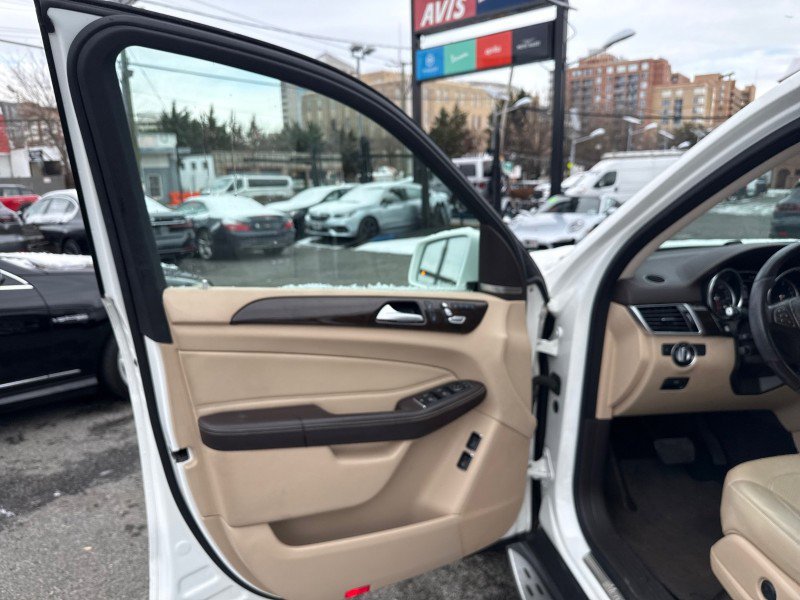 Used 2017 Mercedes-Benz GLS 450 4MATIC image 12