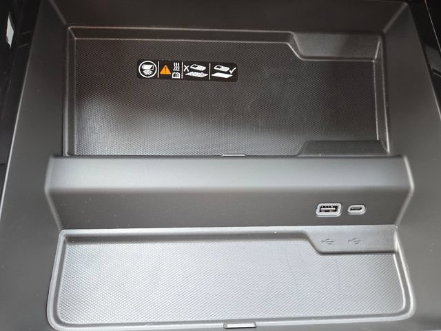 New 2026 Chevrolet Suburban High Country AWD/4WD image 9