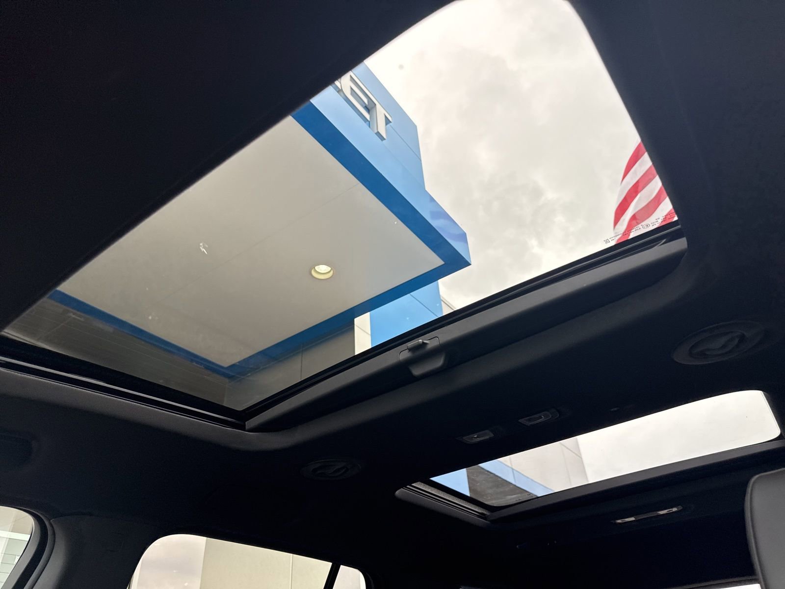 Used 2023 Chevrolet Traverse RS image 33