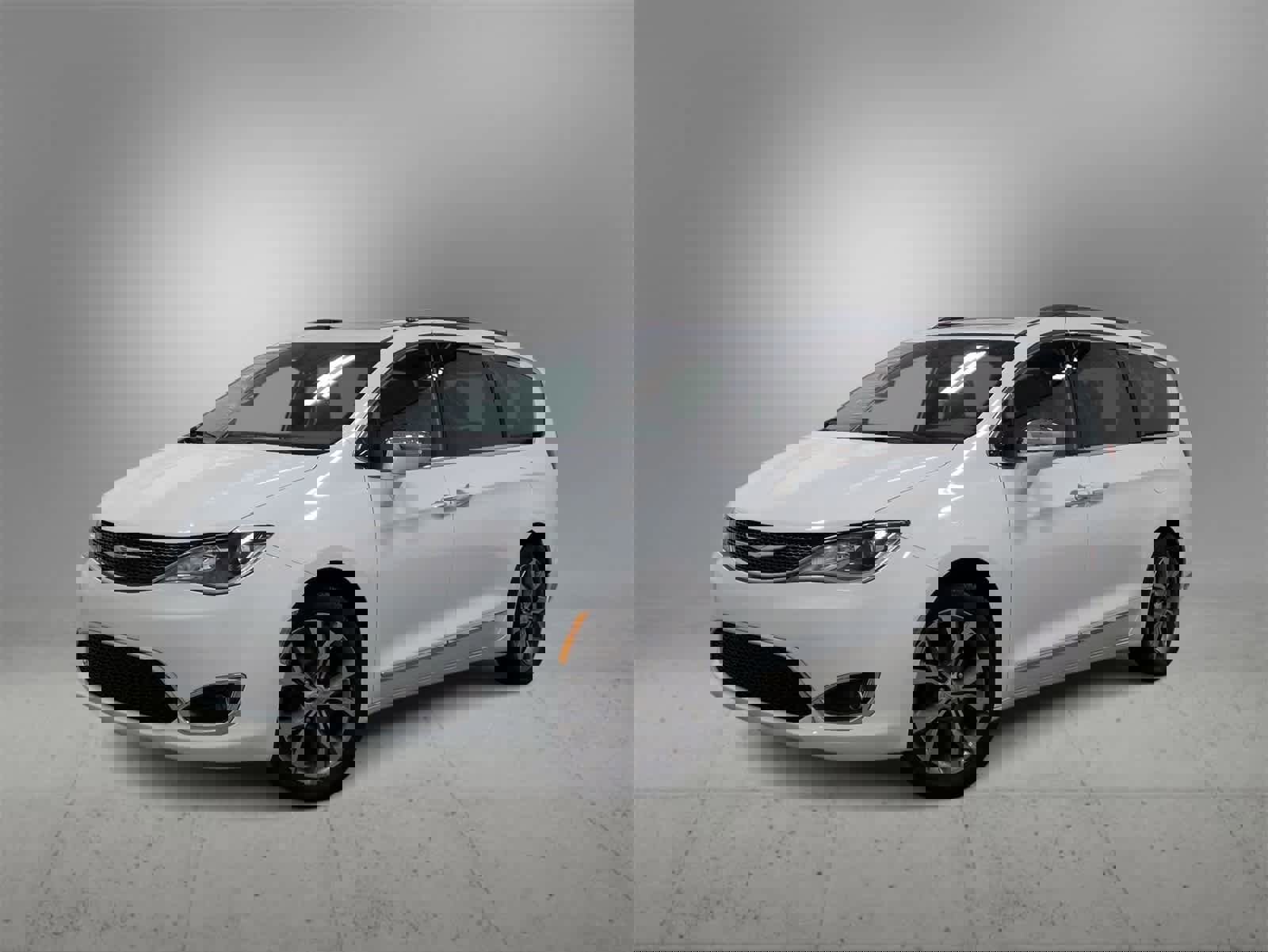 Certified 2020 Chrysler Pacifica Limited image 1