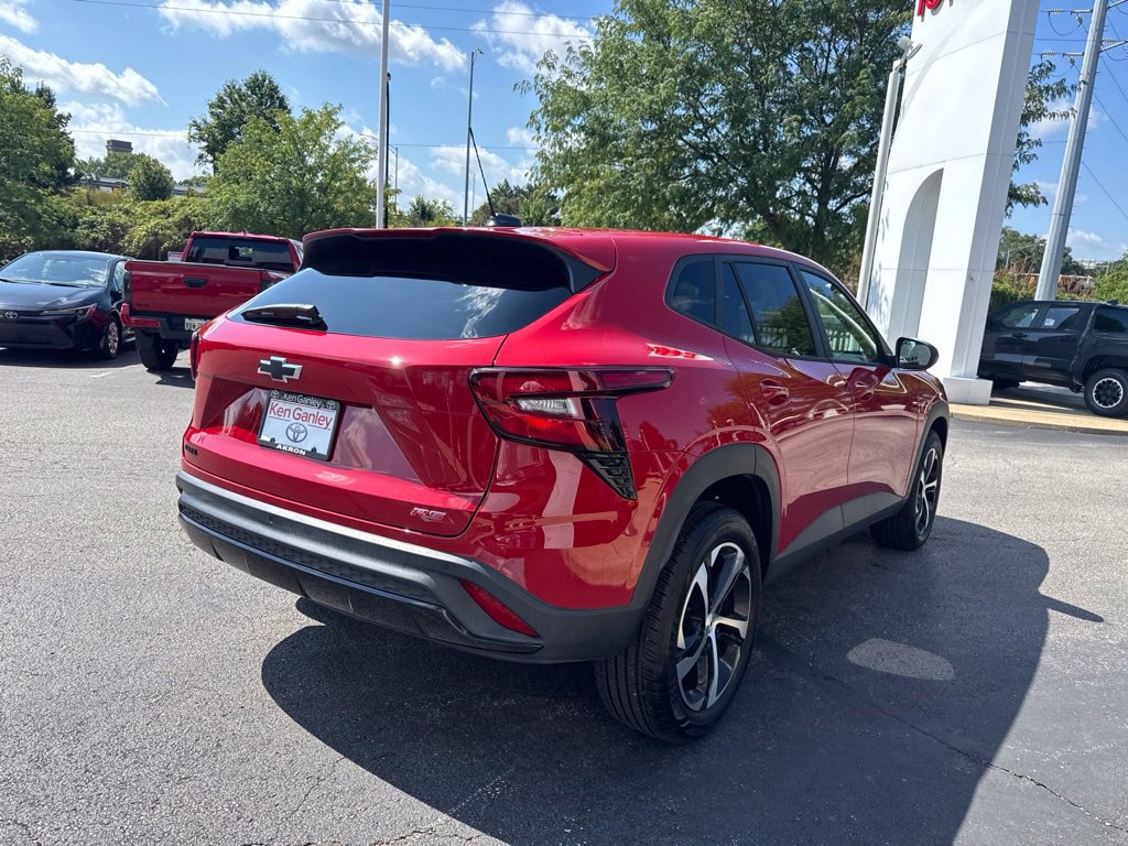 Used 2026 Chevrolet Trax RS w/ Sunroof Package FWD image 48