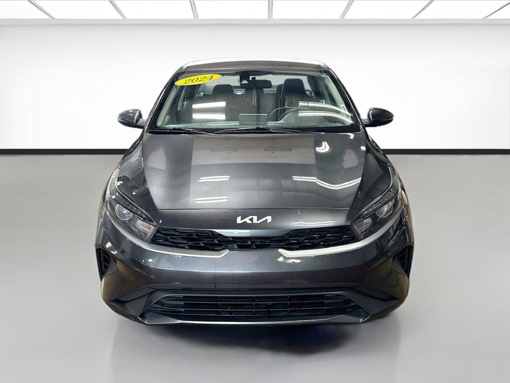 Used 2024 Kia Forte LXS w/ LXS Technology Package FWD image 2
