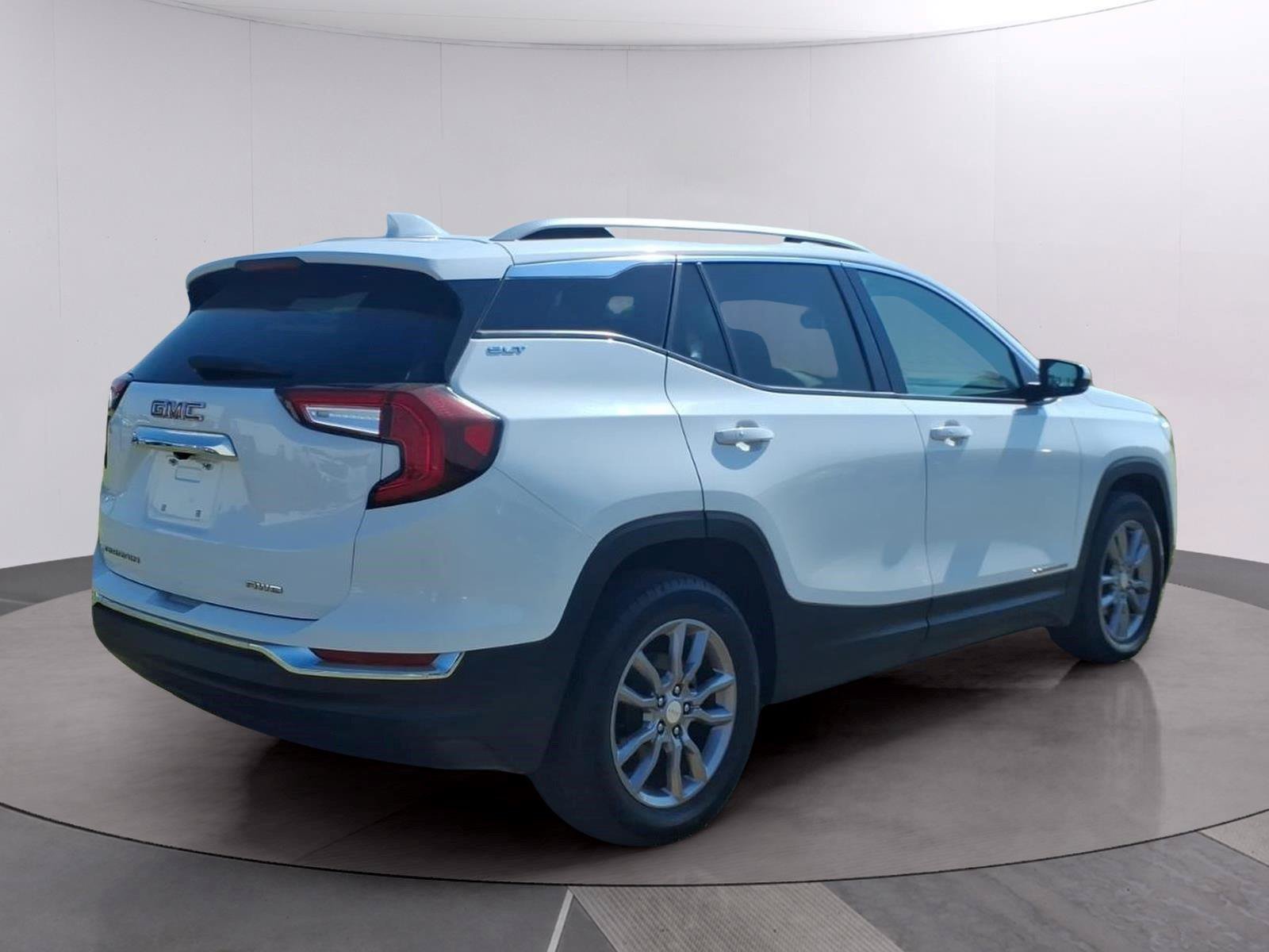 Used 2023 GMC Terrain SLT AWD/4WD image 5