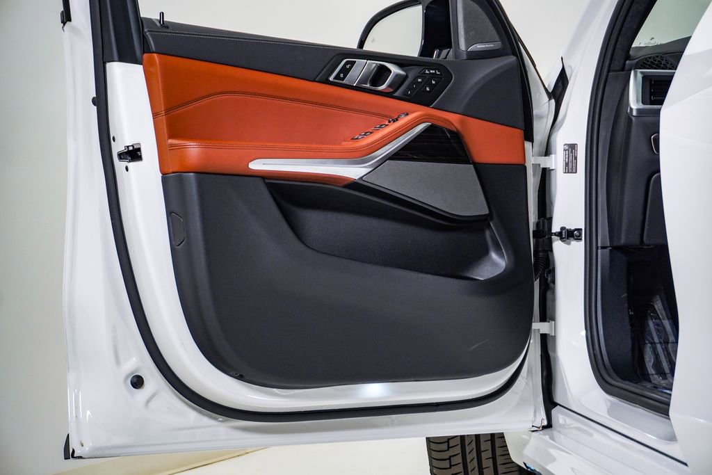 Used 2026 BMW X7 M60i w/ Executive Package image 26