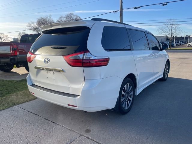 Used 2020 Toyota Sienna XLE image 11