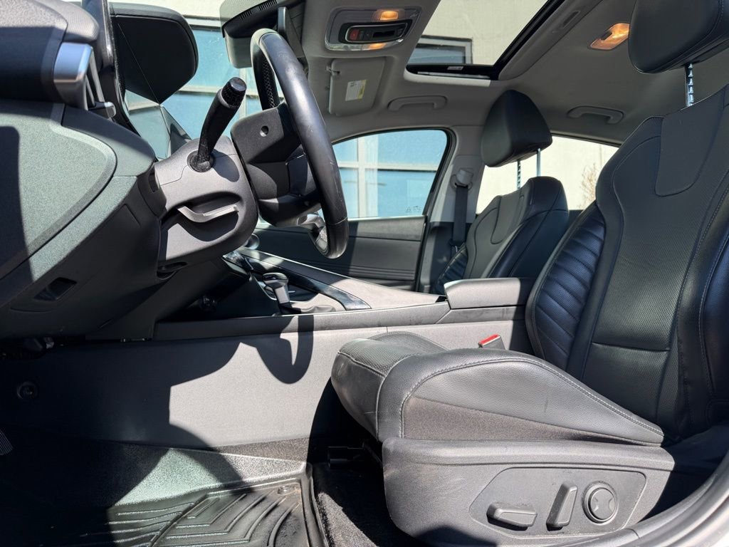 Used 2023 Hyundai Elantra Limited image 11