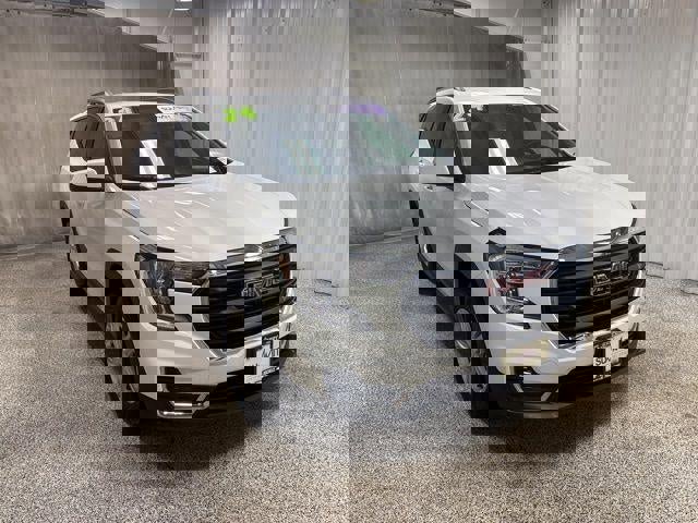 Used 2024 GMC Terrain SLE w/ Driver Convenience Package image 2