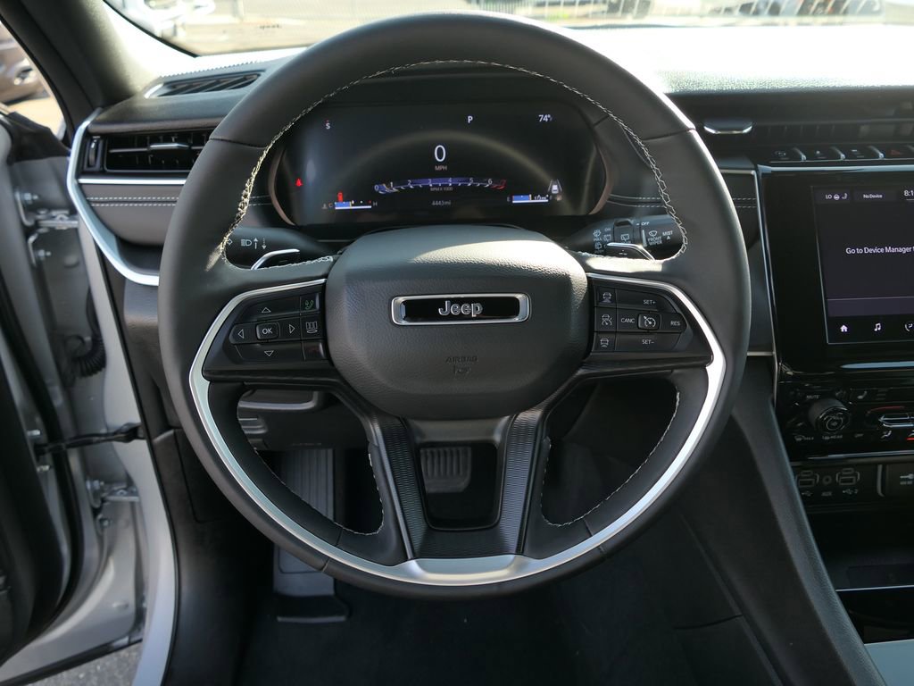 Used 2025 Jeep Grand Cherokee Laredo X w/ Luxury Tech Group I image 15