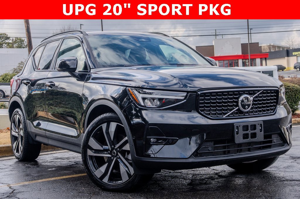 Used 2025 Volvo XC40 B5 Plus image 3