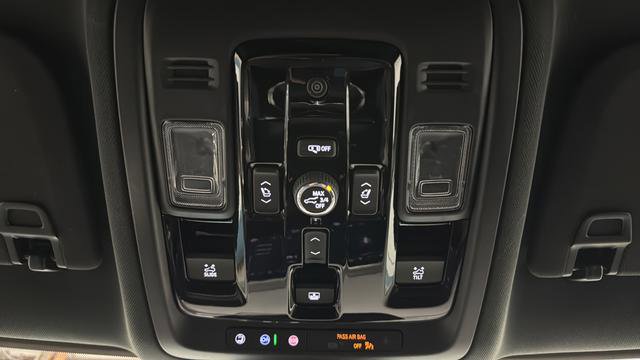 Used 2026 Chevrolet Suburban High Country AWD/4WD image 35