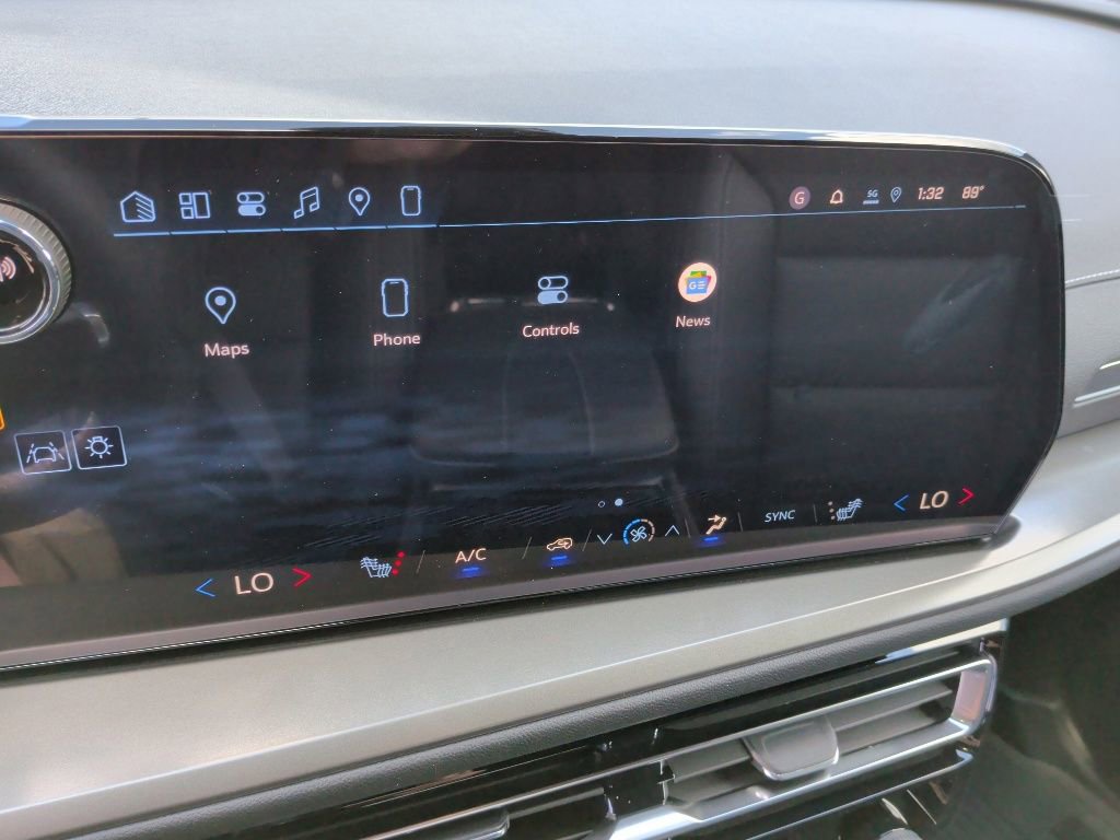 New 2026 Chevrolet Traverse LT FWD image 25
